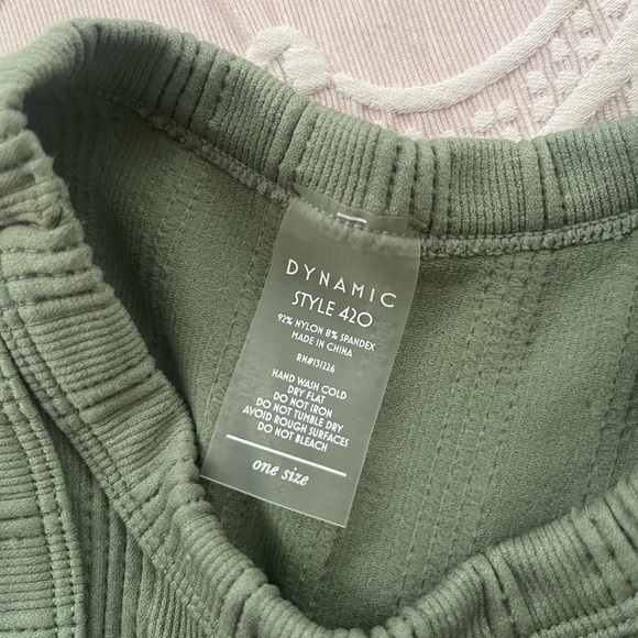 Dynamic Style Tank Top - Picture 4 of 4